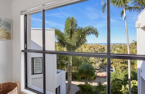 Sunrise Beach House | 10 Voyagers Place - Coastal Sanctuary