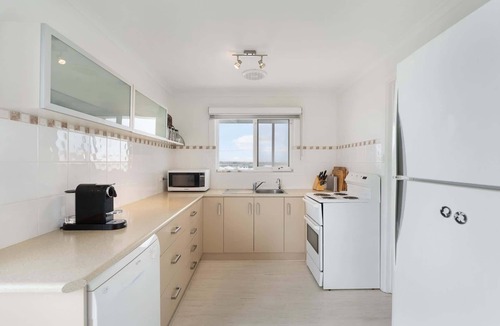 Middleton House | 11 Hero Ave - Spacious Family Home, with spectacular ocean and hillside views, right near the beach