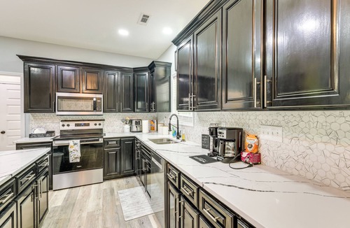 Troy House | 11 Mi to Troy University: Family Home w/Yard