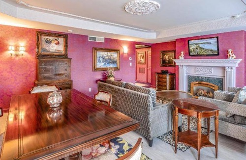 Downtown Niagara Falls House | 114 m² Motel ∙ 2 bedrooms ∙ 127 guests