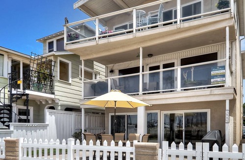 Balboa Peninsula Apartment | 130 m² Apartment ∙ 4 bedrooms ∙ 8 guests
