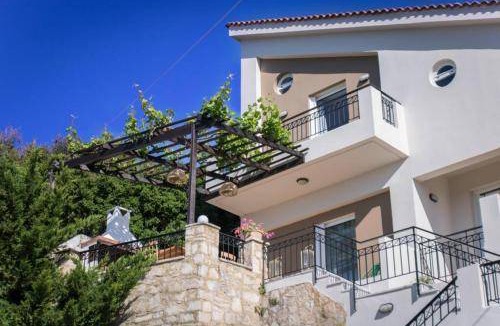 Roussospiti Apartment | 140 m² Apartment ∙ 4 bedrooms ∙ 10 guests