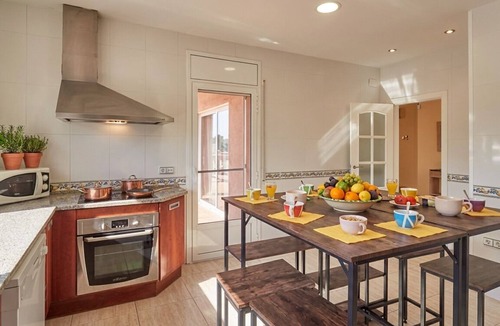Sitges Villa | 15 min. drive/Sitges Villa Lluna Pool XXL A/C 16 people by Weekly Villas