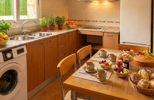 Sitges Villa | 15 min. drive/Sitges Villa Lluna Pool XXL A/C 16 people by Weekly Villas