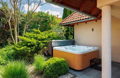Siofok-Szabadifurdo Villa | 150 m² Villa ∙ 4 bedrooms ∙ 8 guests