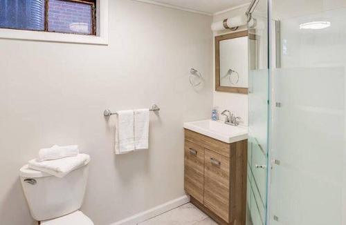 East Rochester House | 153 m² House ∙ 3 bedrooms ∙ 12 guests