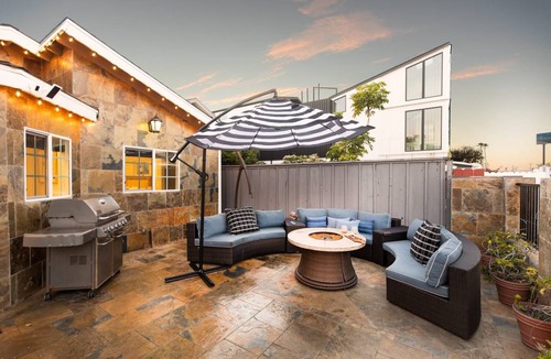 Balboa Peninsula House | 185 m² House ∙ 3 bedrooms ∙ 8 guests