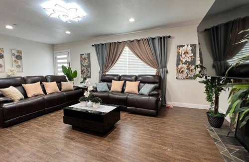 Cherry Valley Apartment | 187 m² Apartment ∙ 5 bedrooms ∙ 12 guests