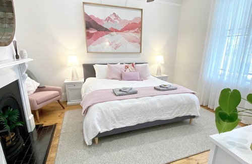Mount Gambier Cottage | 1900's Renovated Character Cottage 2 bedroom - perfect position close to the CBD