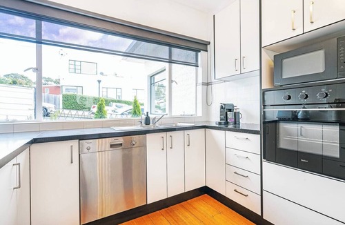 West Hobart House | 1950 Serenity Classic Hobart Escape near CBD