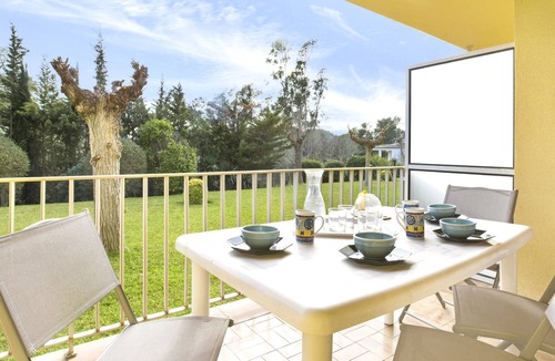 Calella de Palafrugell Apartment | 1CEN A2 -Basic apartment with communal garden and pool, only 800m from the beach of Llafranc