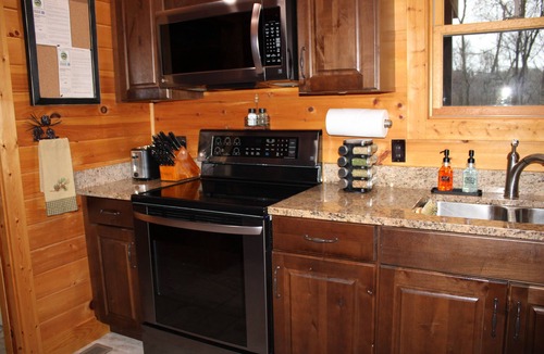 Emory Cabin | 2 Acres of pure paradise with amazing Mountain View’s! Minutes from Emory&Henry