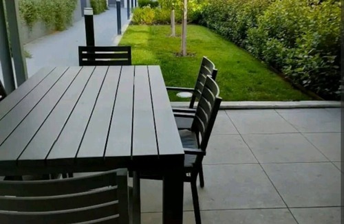 Griffith Apartment | 2 B/R modern apartment free parking prime location Canberra