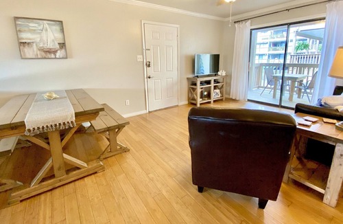 Orange Beach East Apartment | 2 bed 2 bath minutes to FloraBama!