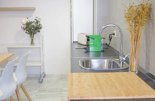San Andres-San Pablo Apartment | 2-bed Apartment close to Historic Centre with Rooftop Terrace & Wi-Fi
