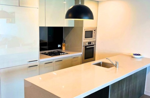Woolloongabba Apartment | 2-Bed Apt with Stadium View w Free Carpark