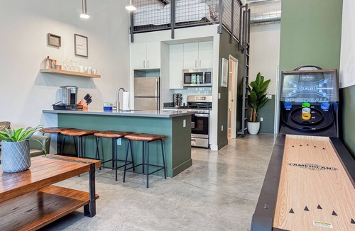 Santa Ana Apartment | 2 Bed DTSA Loft with Gym - AC - 65"4K TV - 6 miles to Disney
