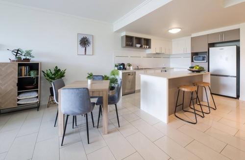 Airlie Beach Apartment | 2 Bedroom Apartment in the heart of Airlie Beach with beautiful water views.