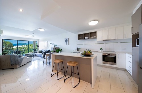 Airlie Beach Apartment | 2 Bedroom Apartment in the heart of Airlie Beach with beautiful water views.