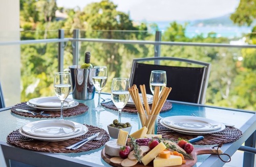 Airlie Beach Apartment | 2 Bedroom Apartment in the heart of Airlie Beach with beautiful water views.