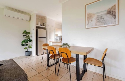 Nerang Cottage | 2 Bedroom Granny Flat in Nerang with Shared Pool!