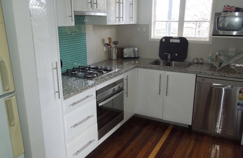 Paddington Cottage | 2 Bedroom townhouse 2 km to city from $686 per week FREE WiFI
