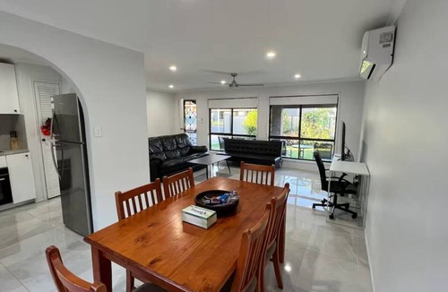 Hillcrest House | 2 House Together 7 BR Ideal for Large Families