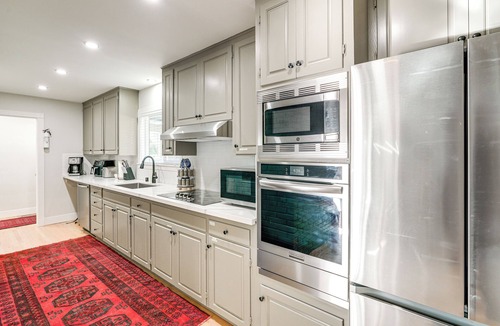 Del Rey Oaks House | 2 Mi to Beach: Home w/Patio in Del Rey Oaks!
