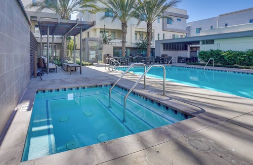 Platinum Triangle House | 2 Mi to Disney: Townhome in Anaheim