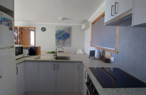 Middleton House | 2 minute walk to beautiful Middleton surf beach