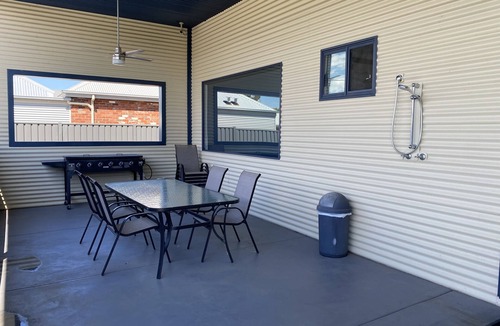 Bundalong House | 2 minutes to the Murray River large Family home