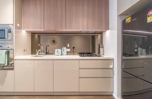 Mascot Apartment | 2 stop to CBD & Style 3B Split Level, 1 Car P
