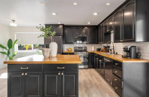 Woodland Hills House | 2-Story Sanctuary - Spacious Hot Tub - Billiards