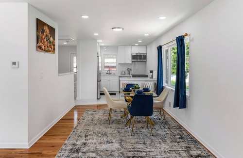 Little Ferry House | 20 Min from NYC, Parking, Modern, 10 Min MetLife Stadium and American Dream mall