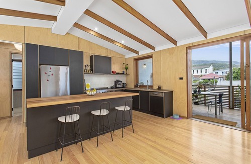 Coledale House | 200m to Coledale Beach with wheelchair access and pet friendly