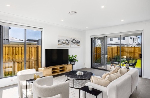 Sunnybank Hills House | 2024 Brand-new 5BR Comfort House in SunnybankHills