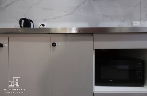 Brunswick East Bed & Breakfast | 204 Stylish Twin BR w/Fast WiFi - 18 mins tram to CBD