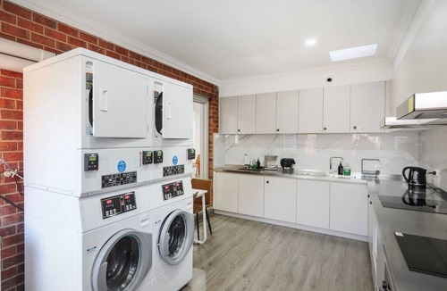 Brunswick East Bed & Breakfast | 204 Stylish Twin BR w/Fast WiFi - 18 mins tram to CBD