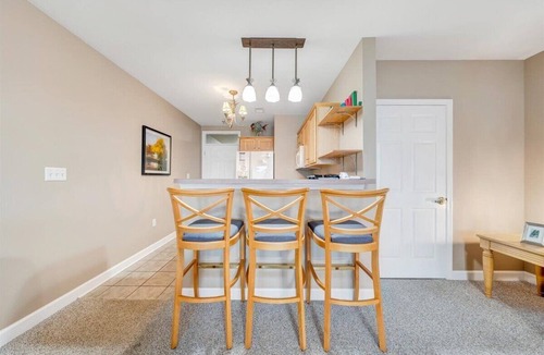 Smith Mountain Lake Apartment | #211 Pointe - 2 Bedroom Lakefront Condo at Mariners SML