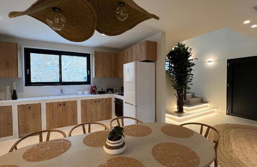 Amoudi Resort | 220 m² Resort ∙ 4 bedrooms ∙ 10 guests