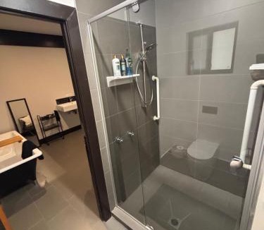 Everton Hills Apartment | 24 Elizabeth