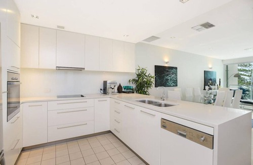Victor Harbor Apartment | 26 The Breeze : Sea Views Right in the Heart of Vi