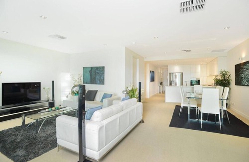 Victor Harbor Apartment | 26 The Breeze : Sea Views Right in the Heart of Vi