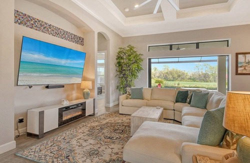 Braden River House | 260 m² House ∙ 3 bedrooms ∙ 6 guests