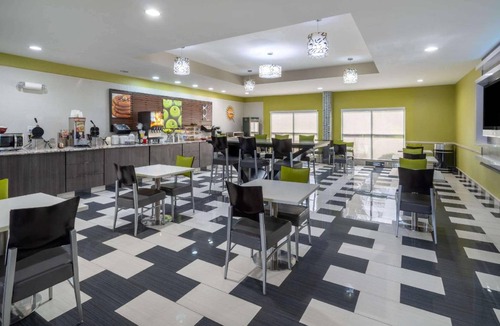 Prattville Hotel | 28 m² Hotel ∙ 127 guests