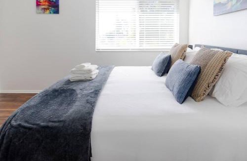Alhambra Apartment | 2BD/2BA Apartment in DT ALhambra