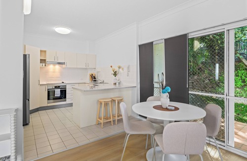 Indooroopilly Apartment | 2BR 2BA Indooroopilly | Walk to Shops & Bus