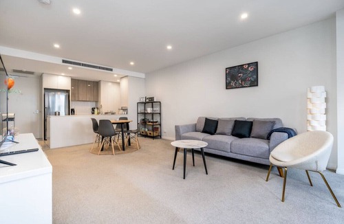 Barton Apartment | 2BR apt in Governor Place: 4 mins to Foreshore!