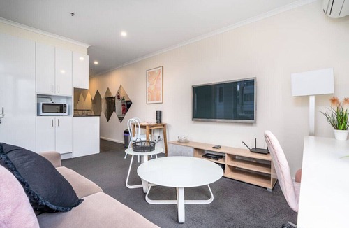 Gungahlin Apartment | 2BR Apt in the heart of the Gungahlin Town Centre!