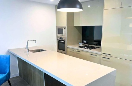 Woolloongabba Apartment | 2BR Apt with Pool, Gym & Sauna with Balcony